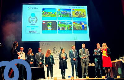 Gruppenphoto von der ARIA Preisverleihung auf der Bühne mit Bildschirm im Hintergrund