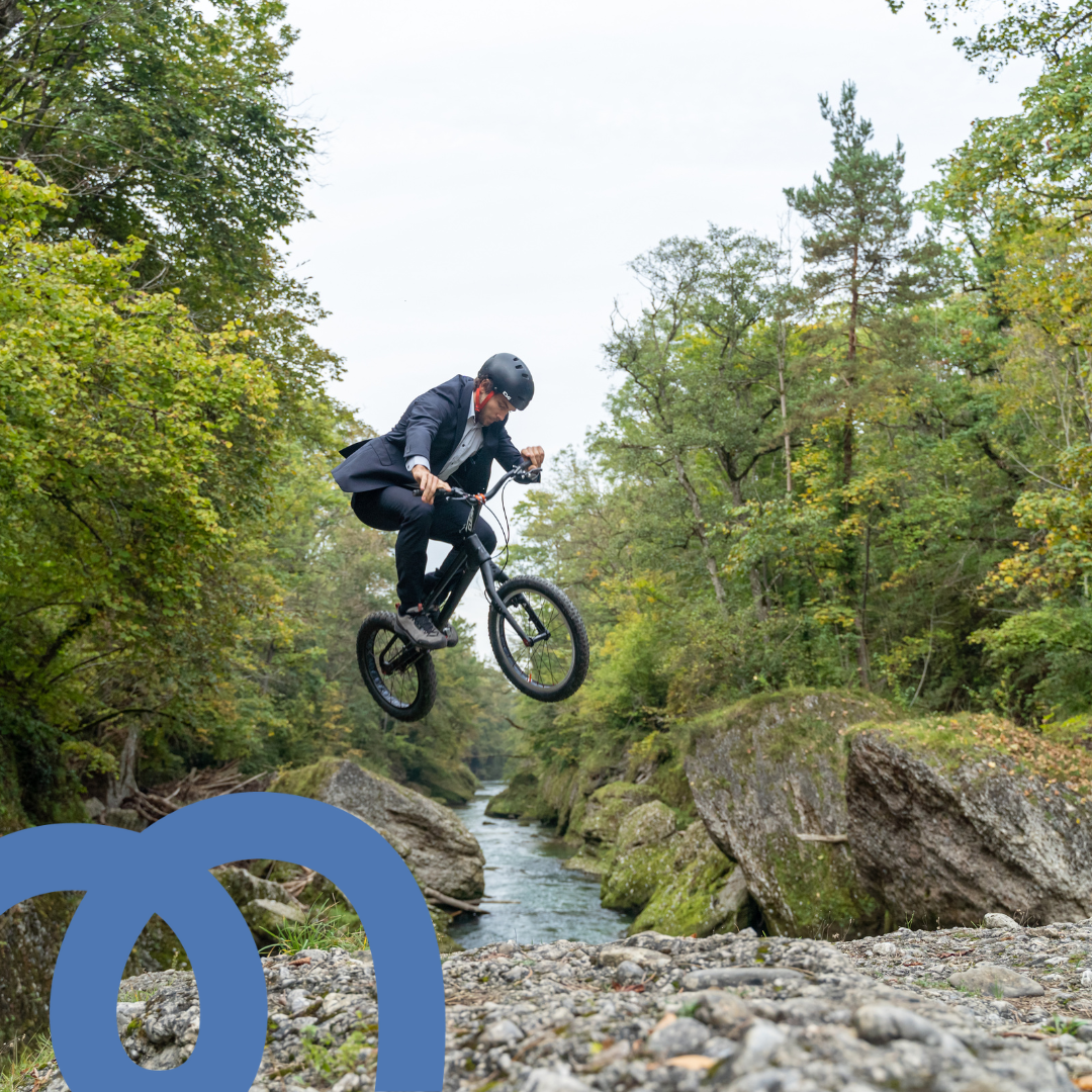 Radfahrer im Wald