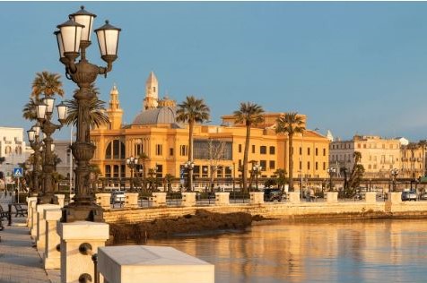 Der Hafen von Bari in Italien