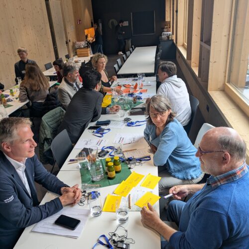 Personengruppe im Seminar im Austausch