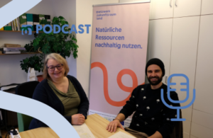 Zwei Personen an einem Tisch