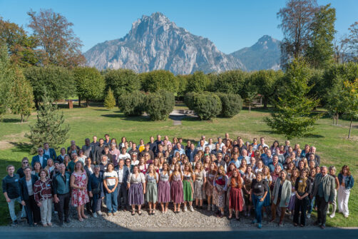 Gruppenbild aller Teilnehmerinnen und Teilnehmer